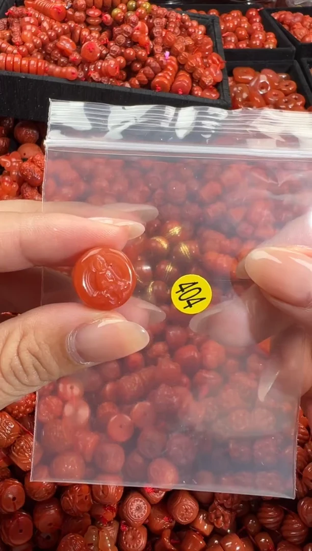 南红玛瑙未镶嵌颈饰1