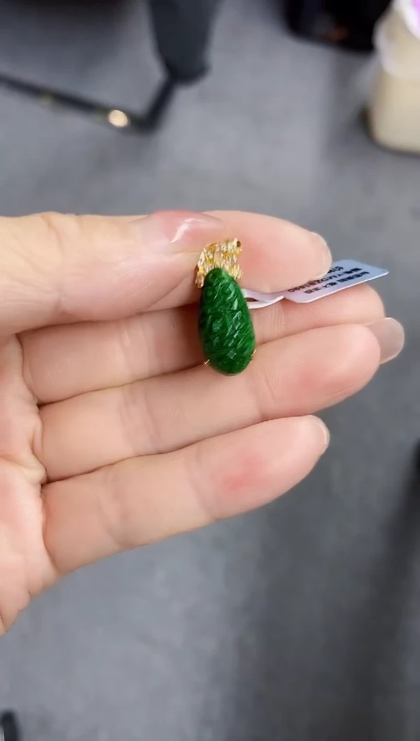 颈饰未镶嵌翡翠吊坠