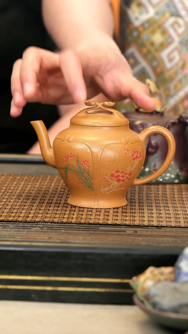 紫砂壶THF76《四季如意》段泥