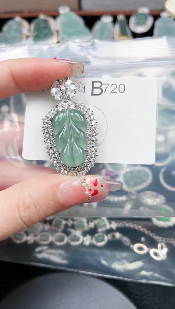 【闪购商品】翡翠颈饰未镶嵌720赠皮绳