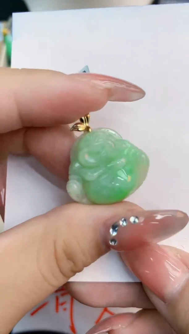 翡翠未镶嵌颈饰1