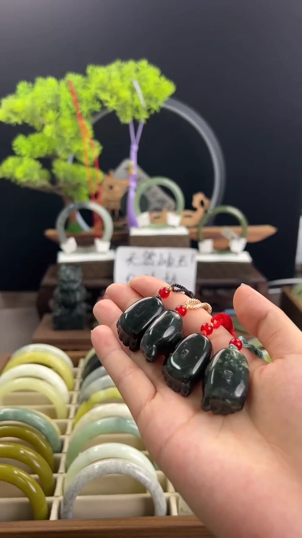 未镶嵌蛇纹石玉吊坠(赠链)脚板吊坠