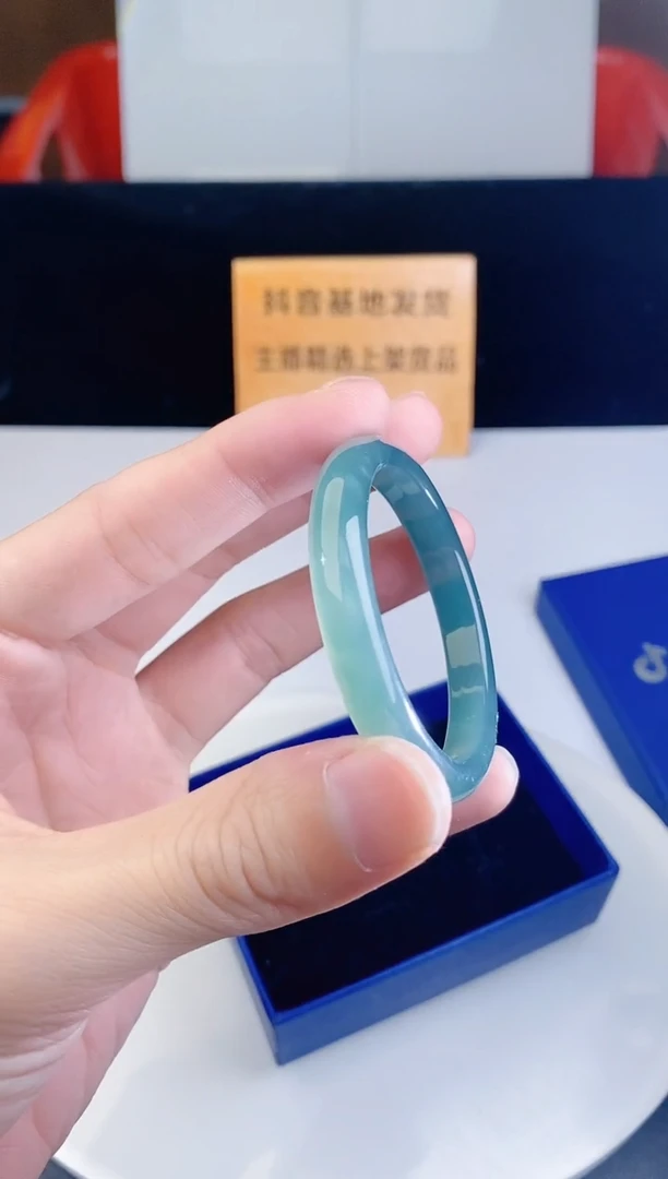 颈饰未镶嵌翡翠·