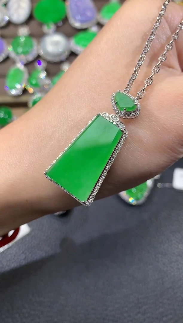 吊坠(不含链)18K金镶嵌翡翠C78