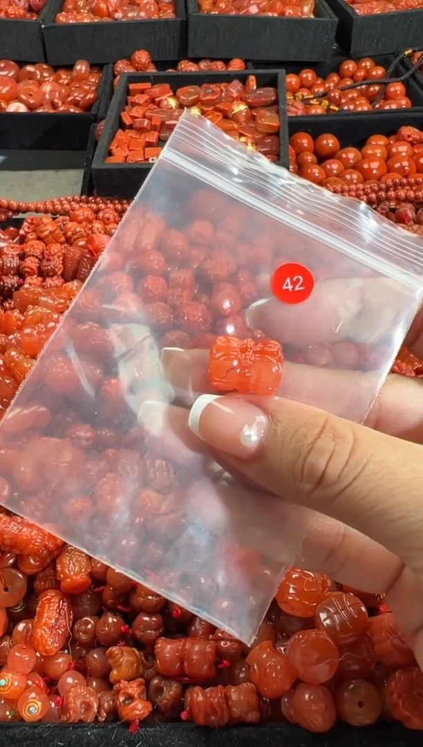 南红玛瑙未镶嵌颈饰1