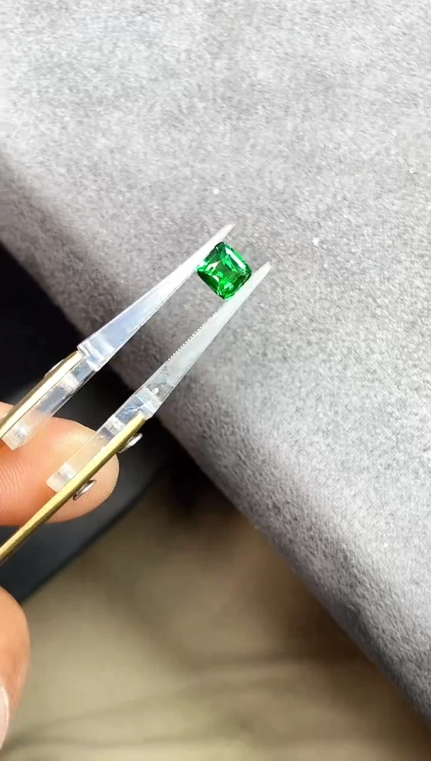 未镶嵌裸石石榴石（沙弗莱）1.03ct