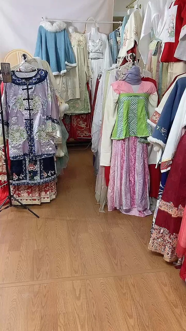 孤品汉服，品质特价，偶有微瑕，NO退NO换，介意勿拍