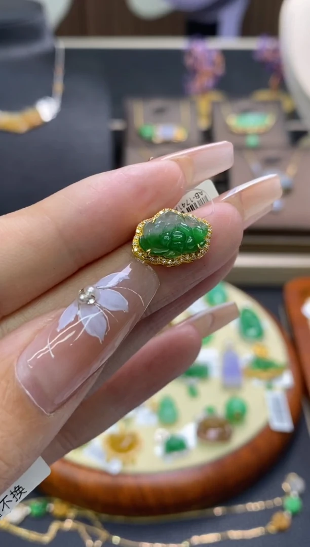 【闪购商品】翡翠颈饰18K金镶嵌净货18385