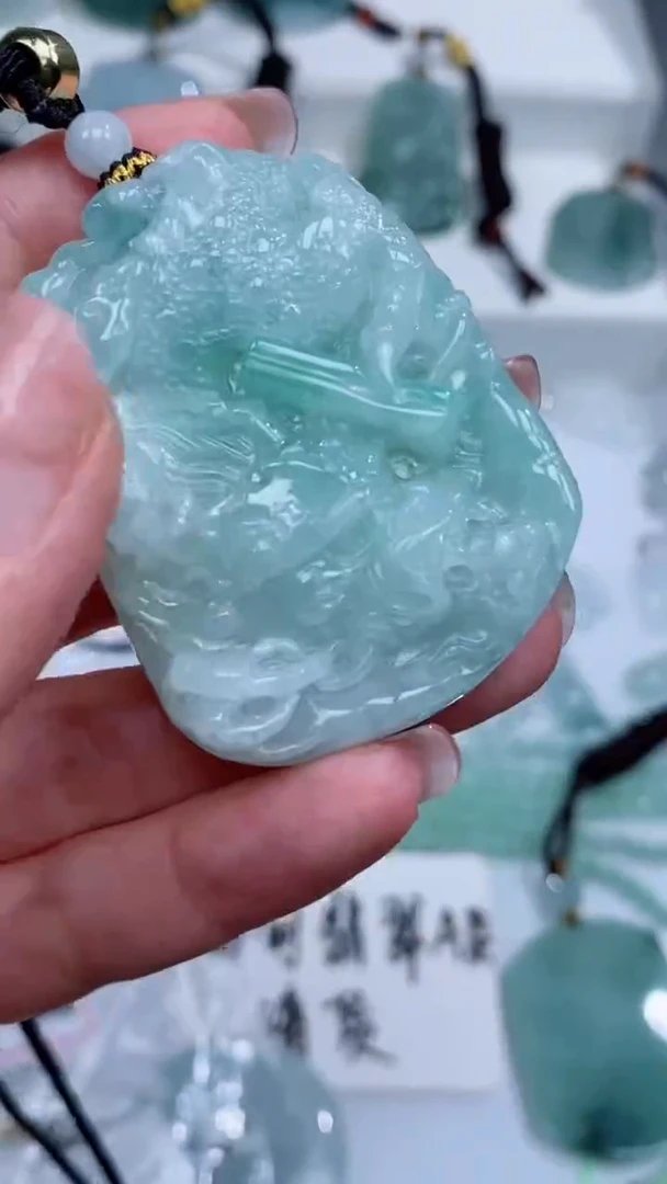 颈饰未镶嵌翡翠吊坠