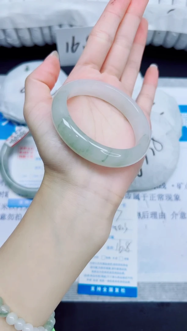 石英质玉手镯未镶嵌7/50.3