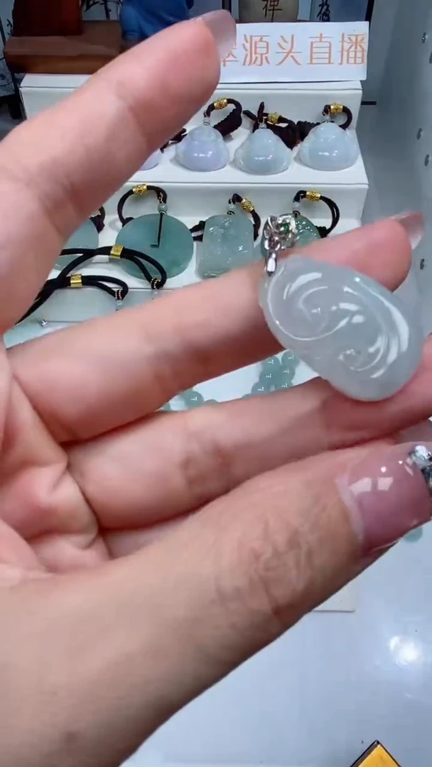 颈饰银S925镶嵌翡翠吊坠