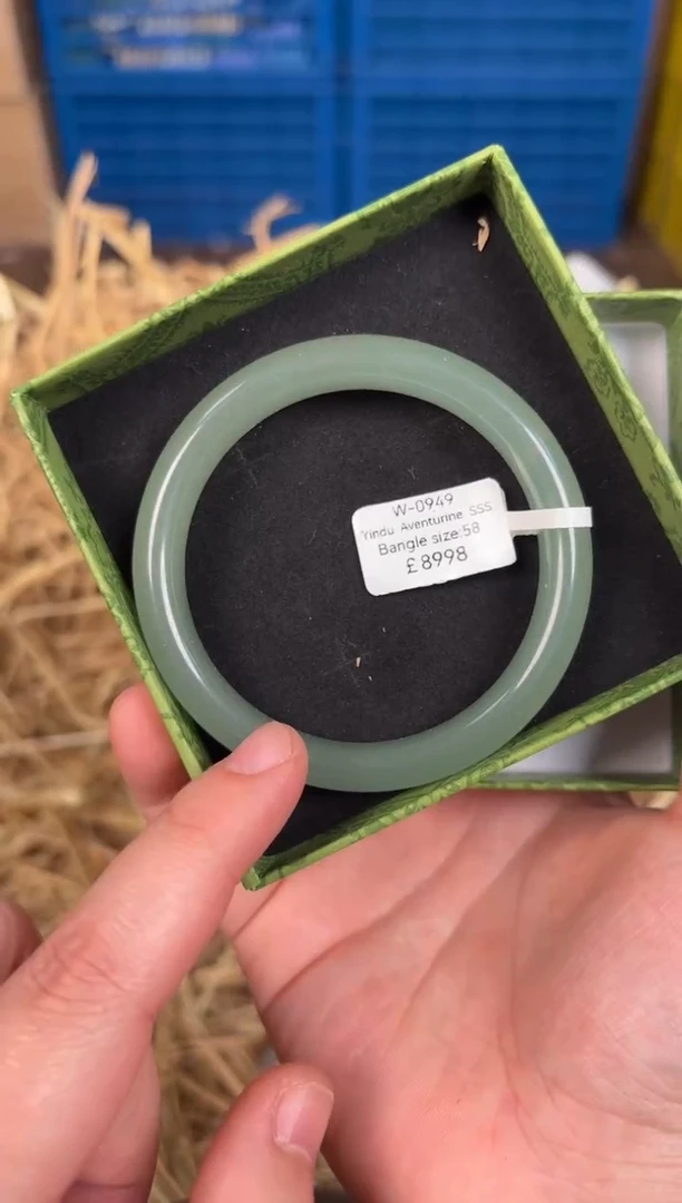 未镶嵌手镯石英质玉W0949