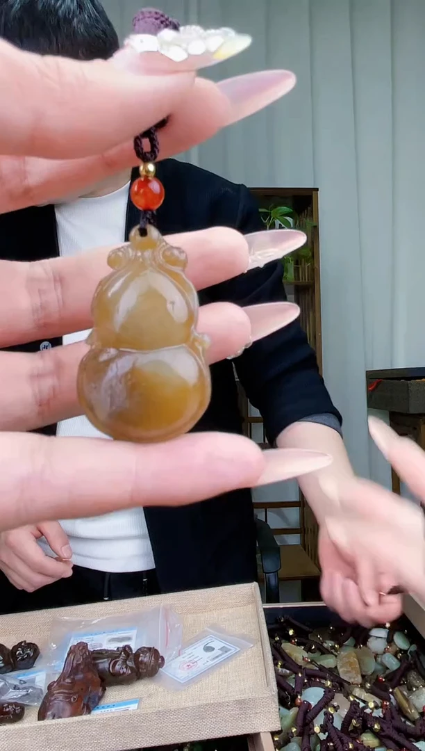 【闪购商品】和田玉挂件未镶嵌拍一发一，多样性发货！