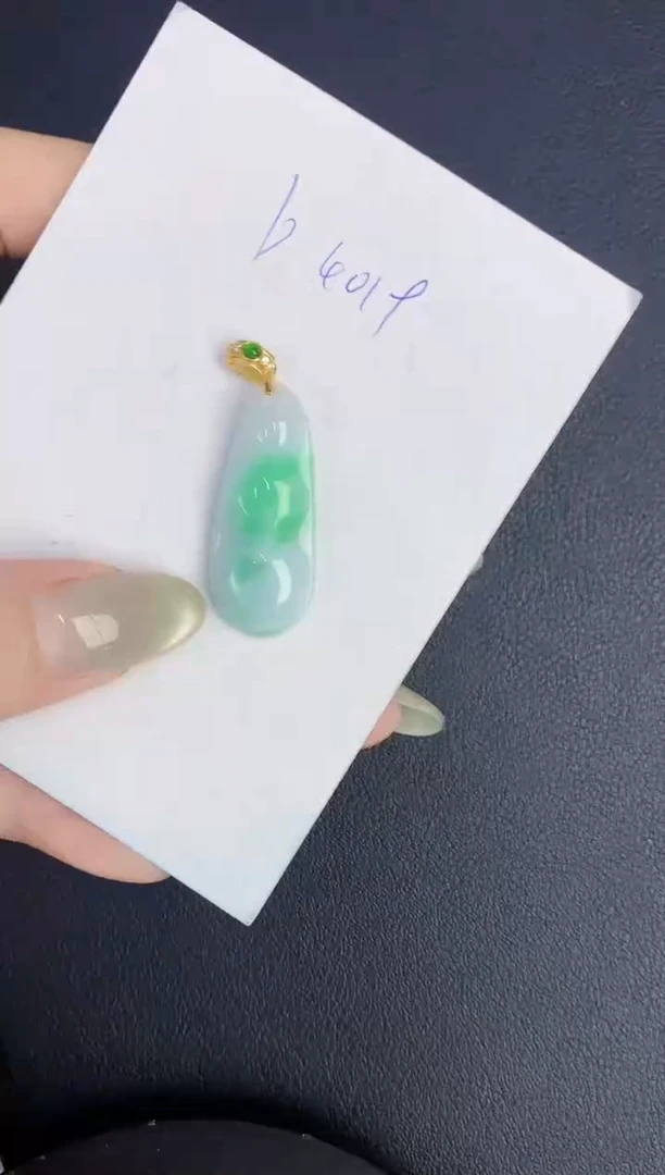 翡翠未镶嵌颈饰缅甸天然翡翠A货