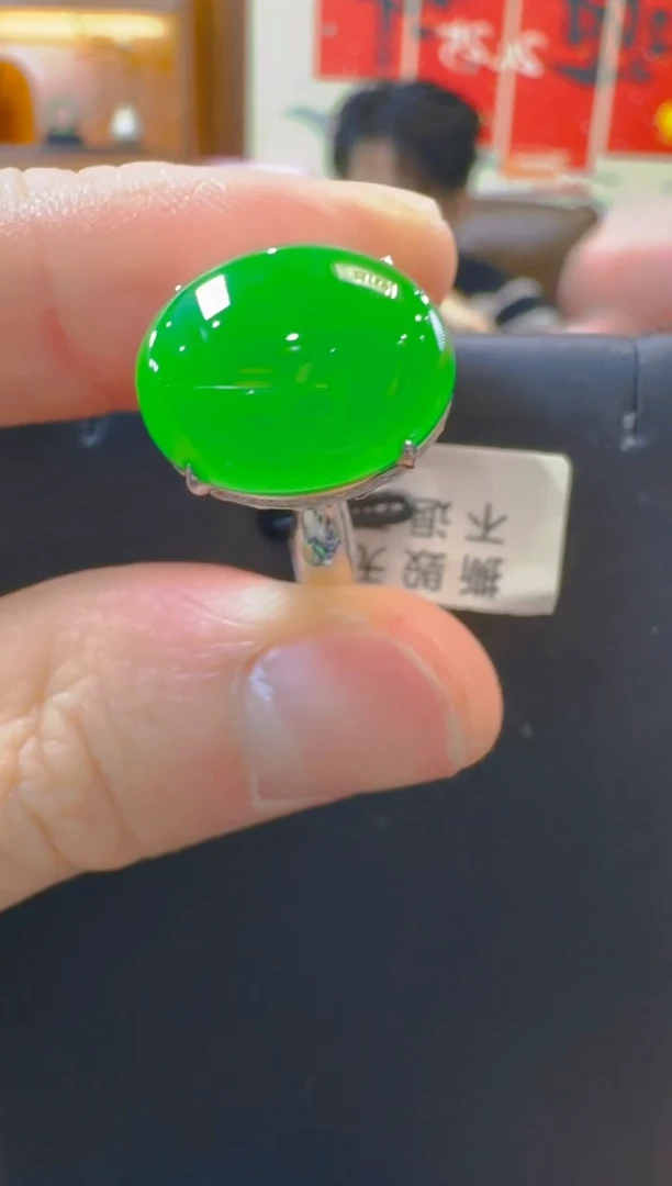 18K金镶嵌戒指翡翠天然A货翡翠