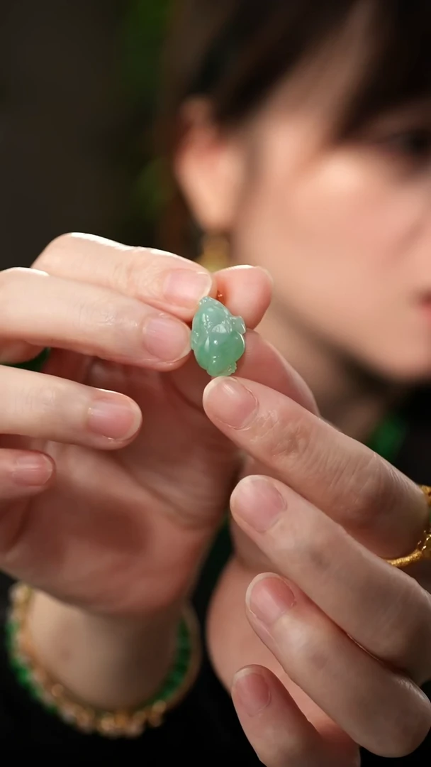 吊坠(不含链)18K金镶嵌翡翠飘绿翡翠金蟾吊坠