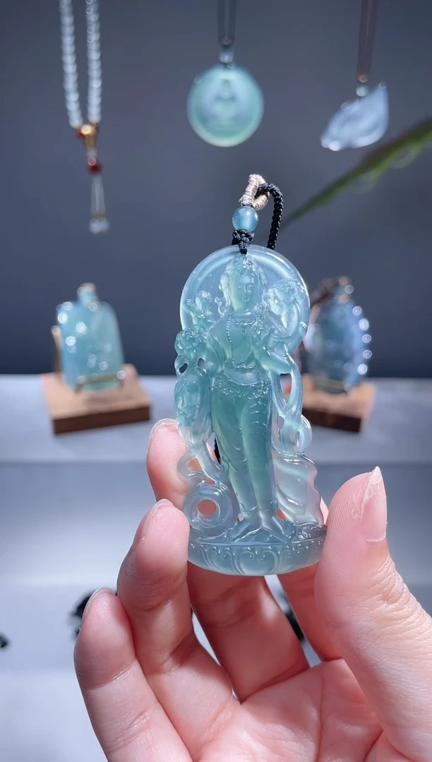 翡翠未镶嵌颈饰站观音