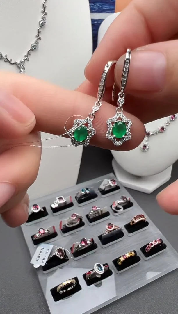 银S925镶嵌耳饰祖母绿66