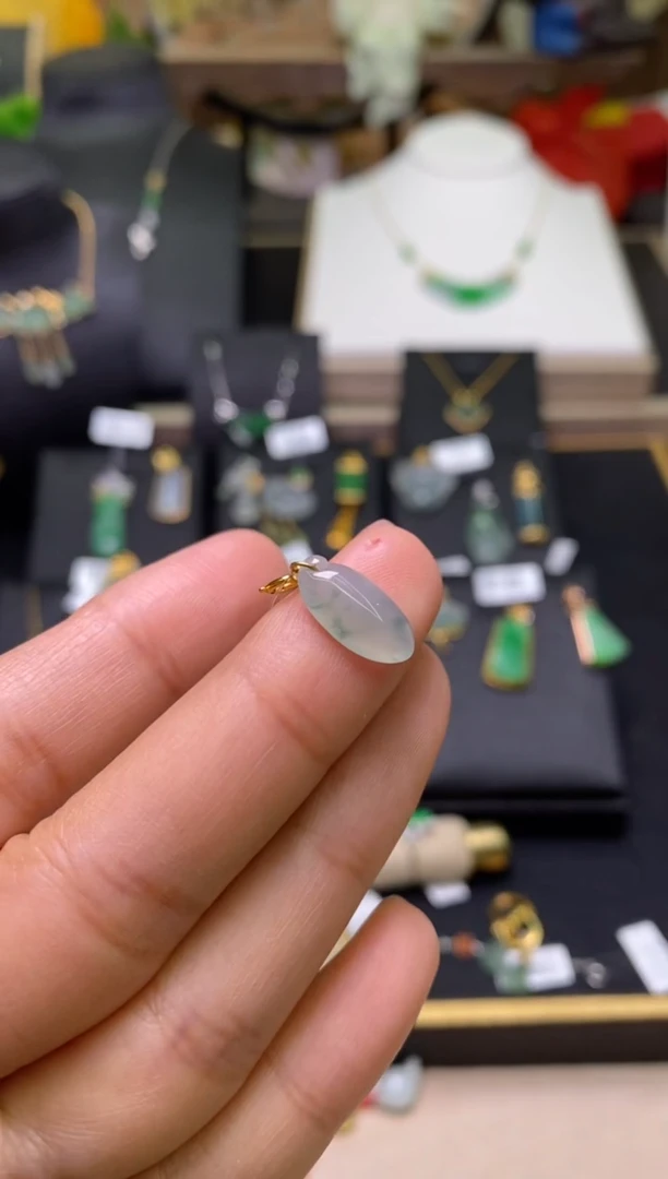 【闪购商品】翡翠颈饰18K金镶嵌净货18022