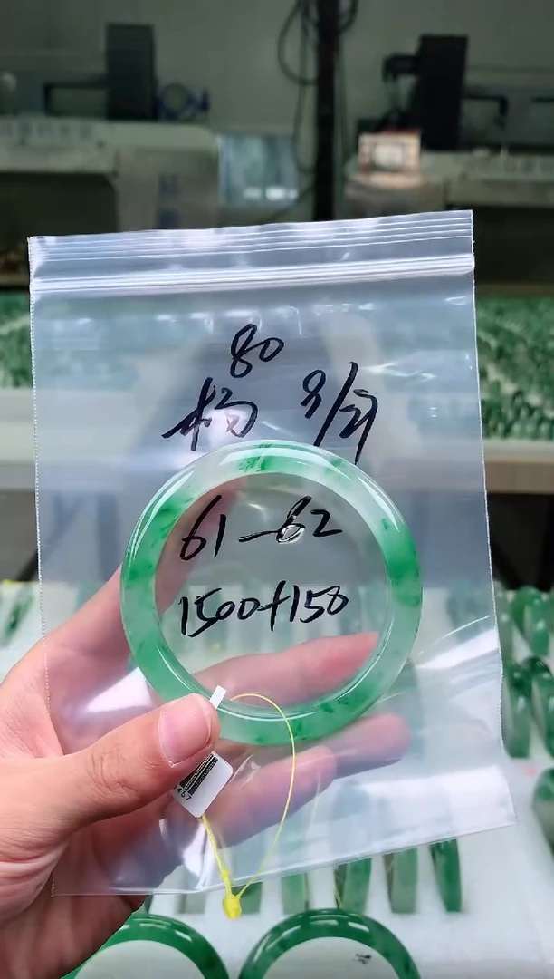 未镶嵌非洲翠手镯石英质玉非洲翠手镯61-62圈口80号