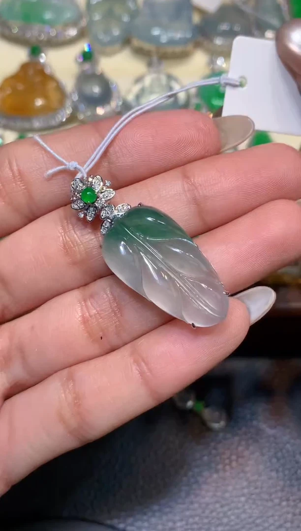 颈饰18K金镶嵌翡翠1