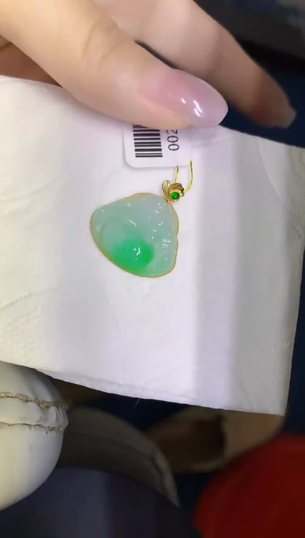 颈饰18K金镶嵌翡翠缅甸天然翡翠A货