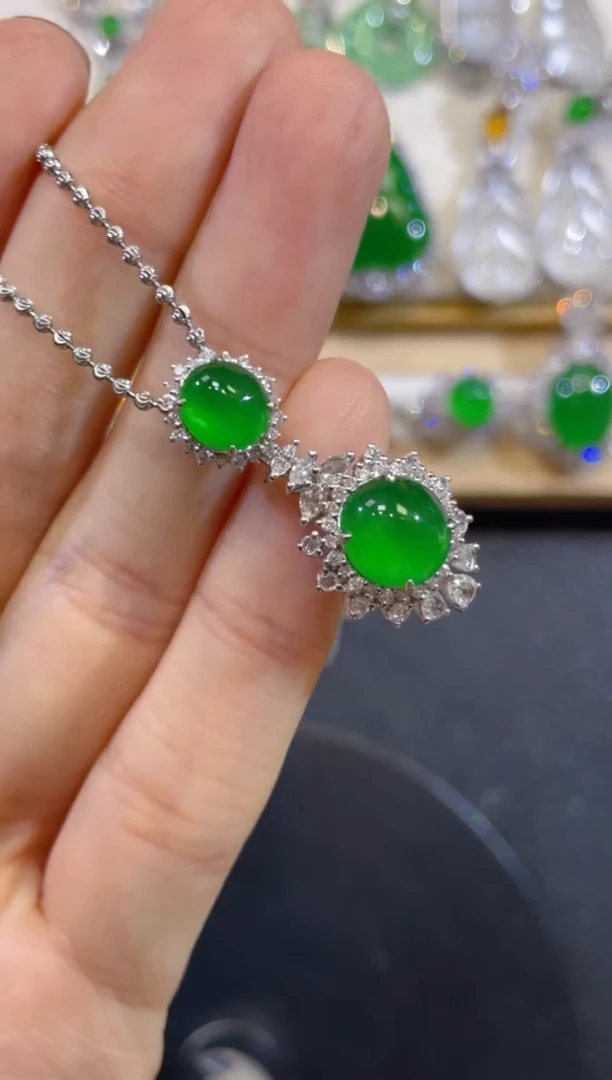 吊坠(不含链)18K金镶嵌翡翠团购10