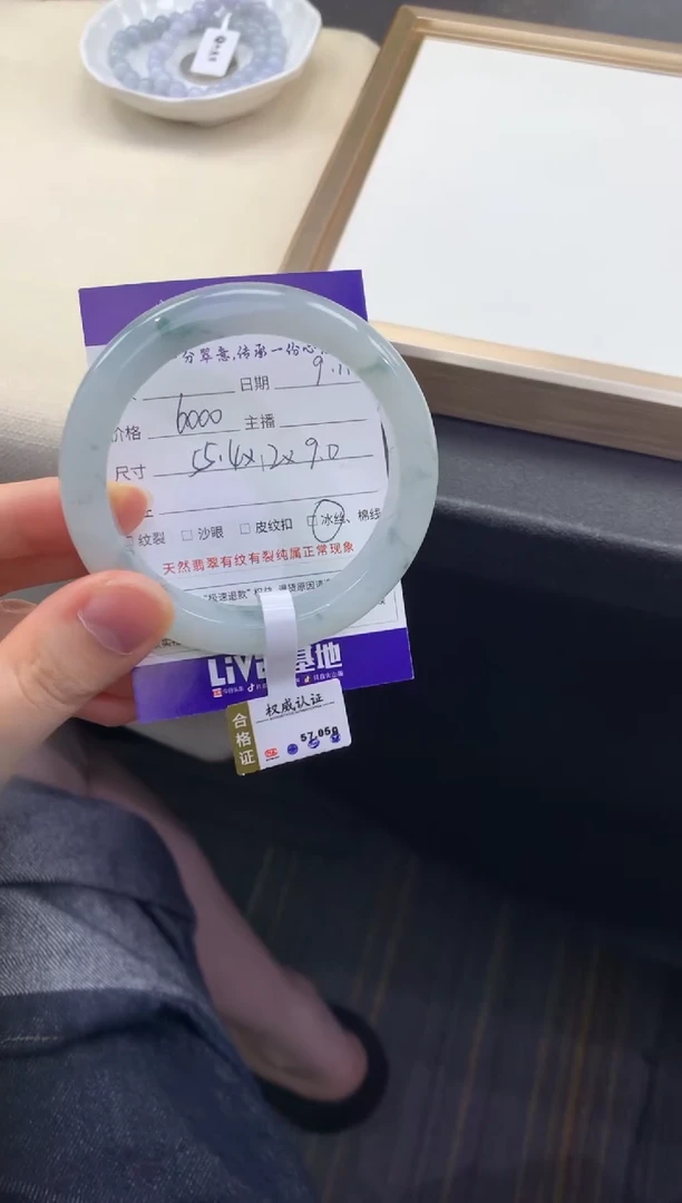 未镶嵌手镯翡翠退货需手镯吊牌标签完好