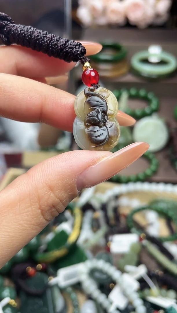 颈饰未镶嵌和田玉雪**狐未镶嵌和田玉吊坠多样性拍一发一