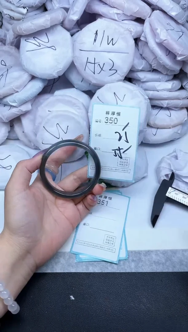 玛瑙/玉髓手镯未镶嵌350