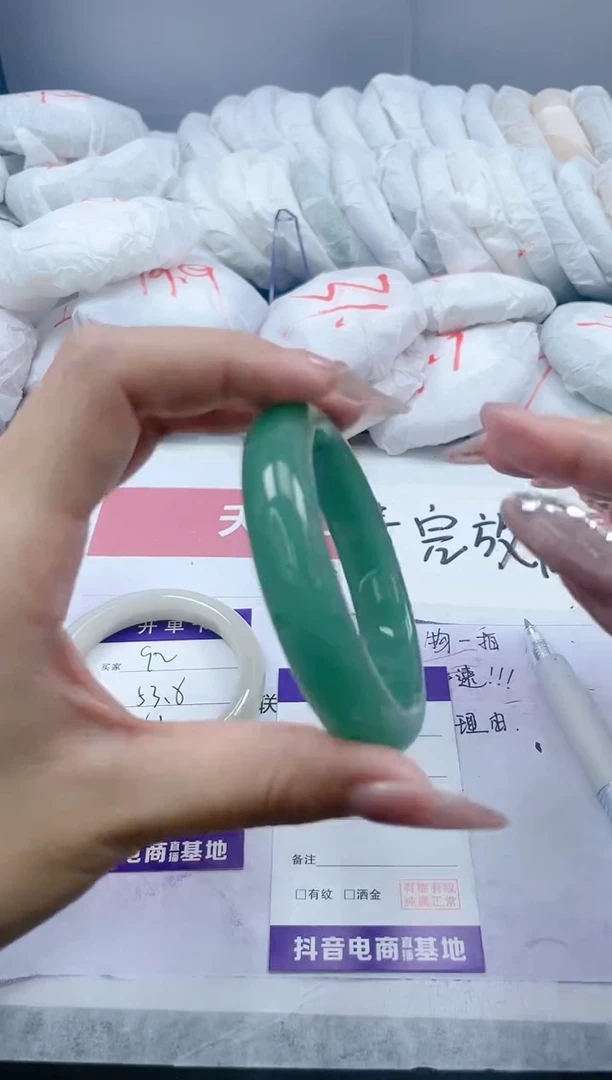 【闪购商品】石英质玉手镯未镶嵌93/58.4