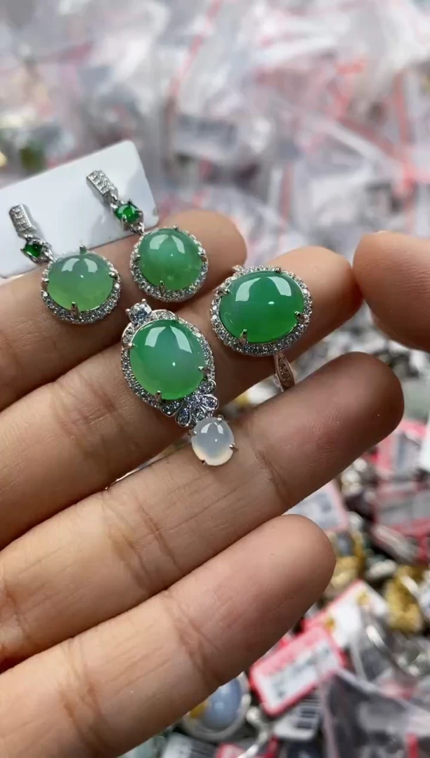 银S925镶嵌戒指翡翠666             5