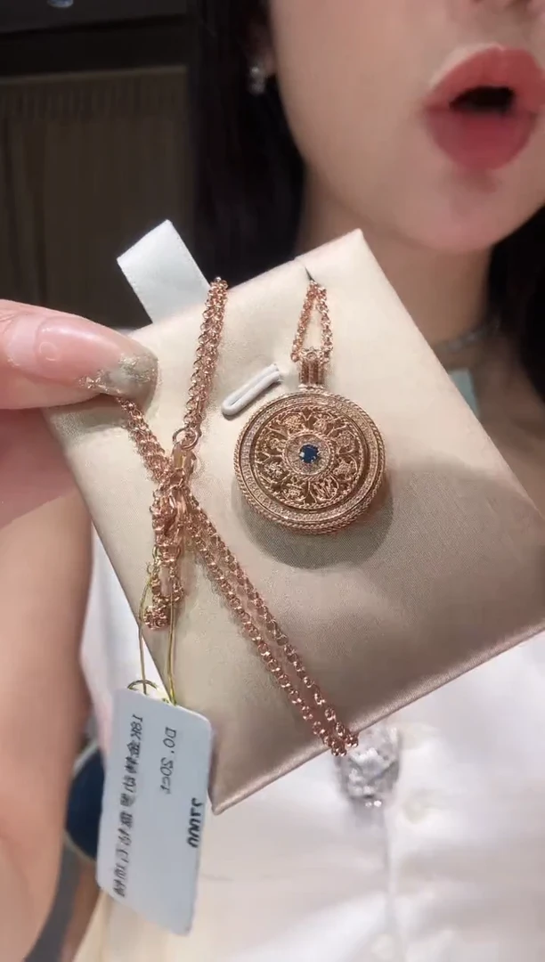 18K金镶嵌项链钻石旋转