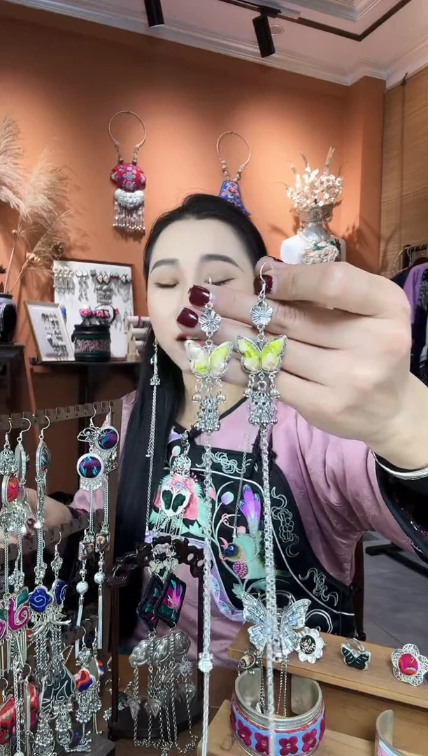 【闪购商品】刺绣纯手工民族风耳环