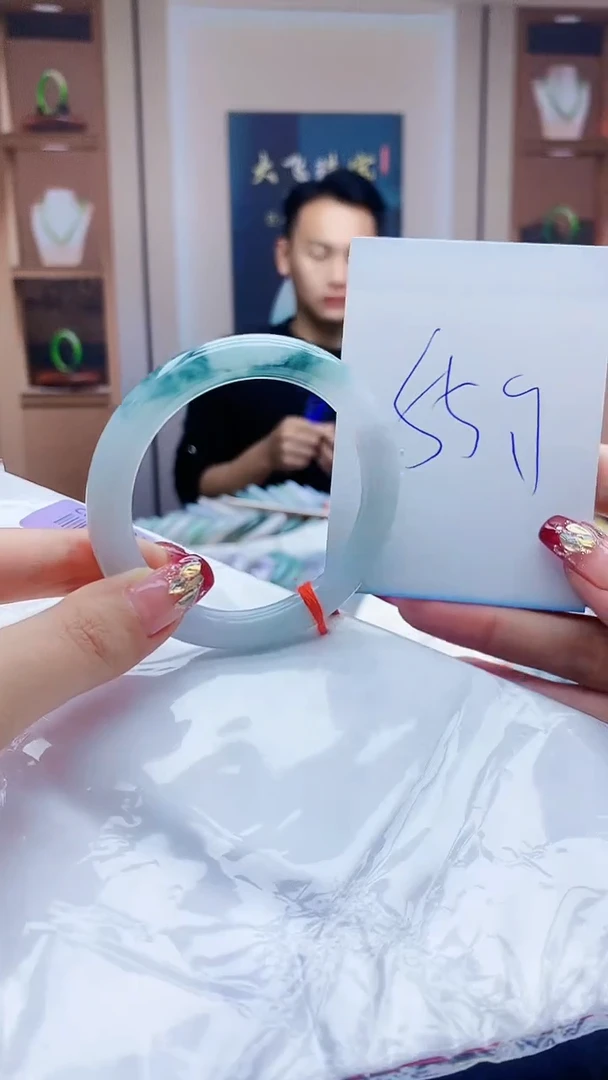 【闪购商品】翡翠手镯未镶嵌     H68-123