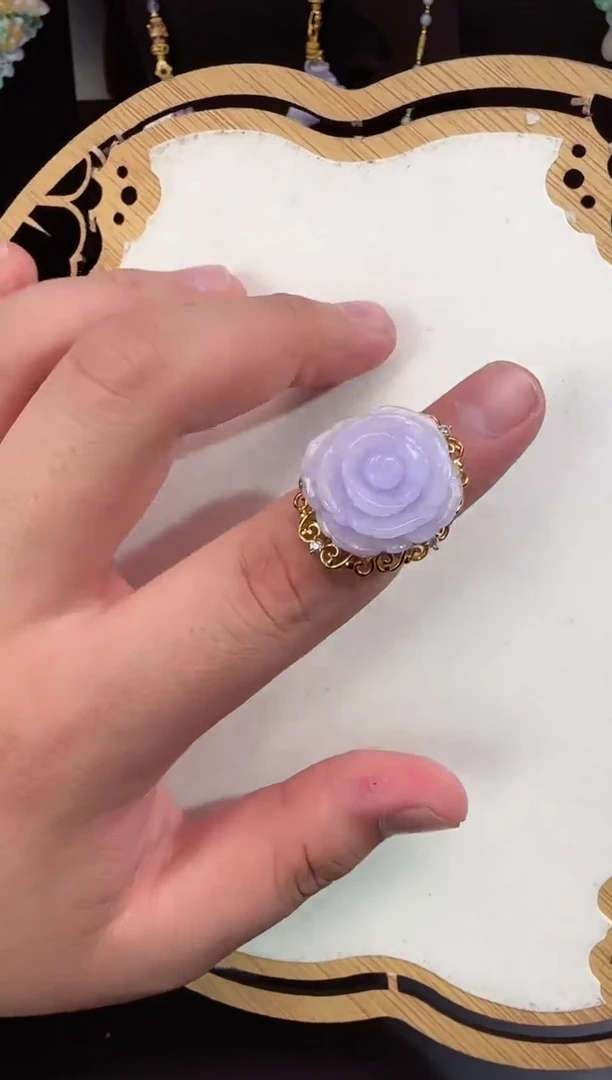 【闪购商品】翡翠颈饰未镶嵌牌子