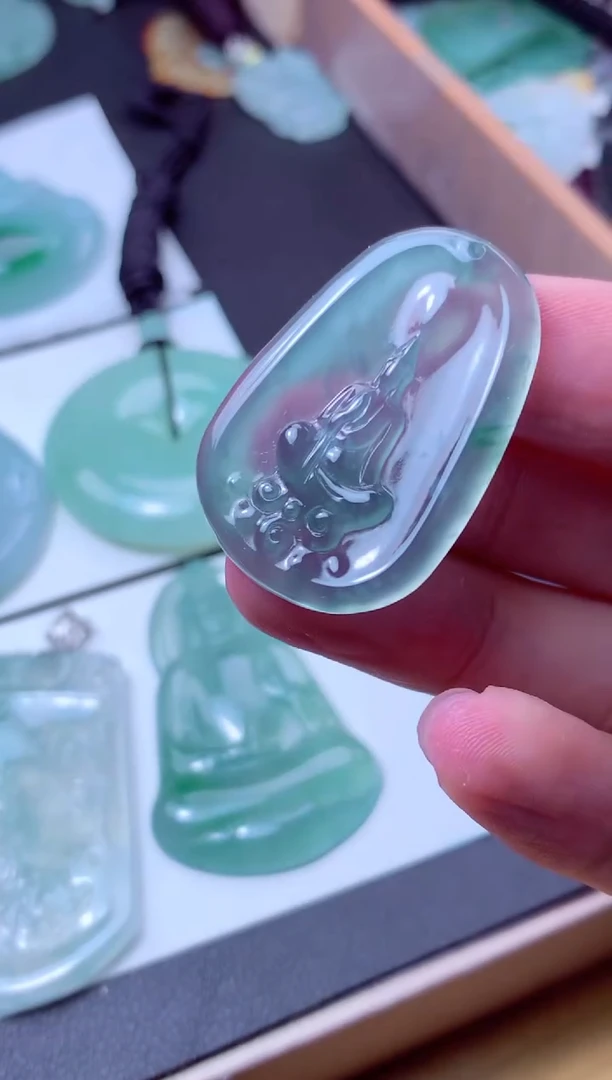 颈饰未镶嵌翡翠天然A货翡翠 天然A货翡翠天然翡翠多样性发货 发一