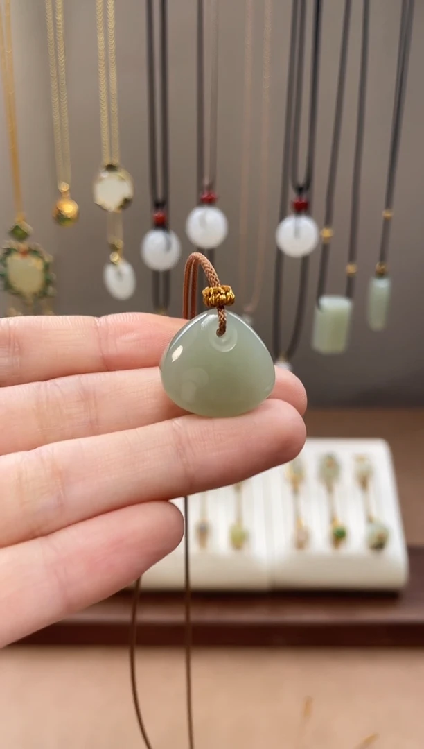 颈饰未镶嵌和田玉和田玉吊坠