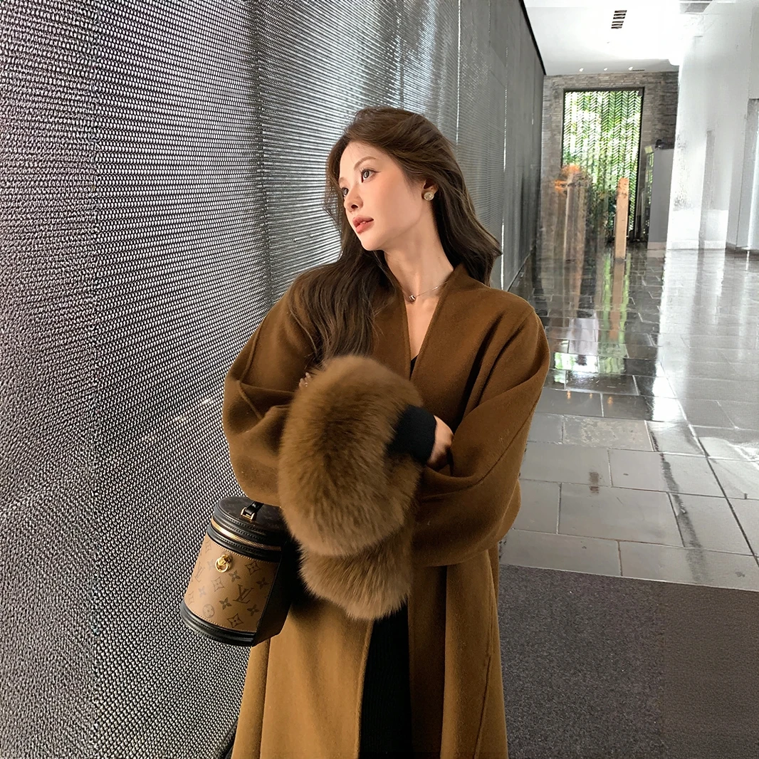 “一个亿”2025秋冬新款气质双面羊绒大衣女长款狐狸毛袖毛呢外套