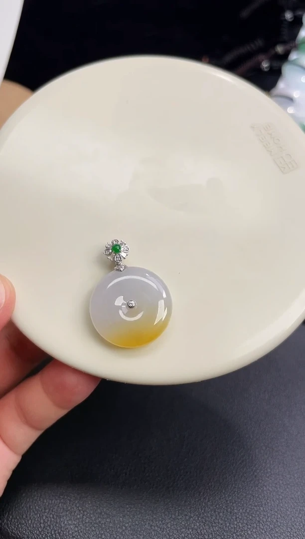 颈饰18K金镶嵌翡翠【32】31.2    22.5   6.1mm