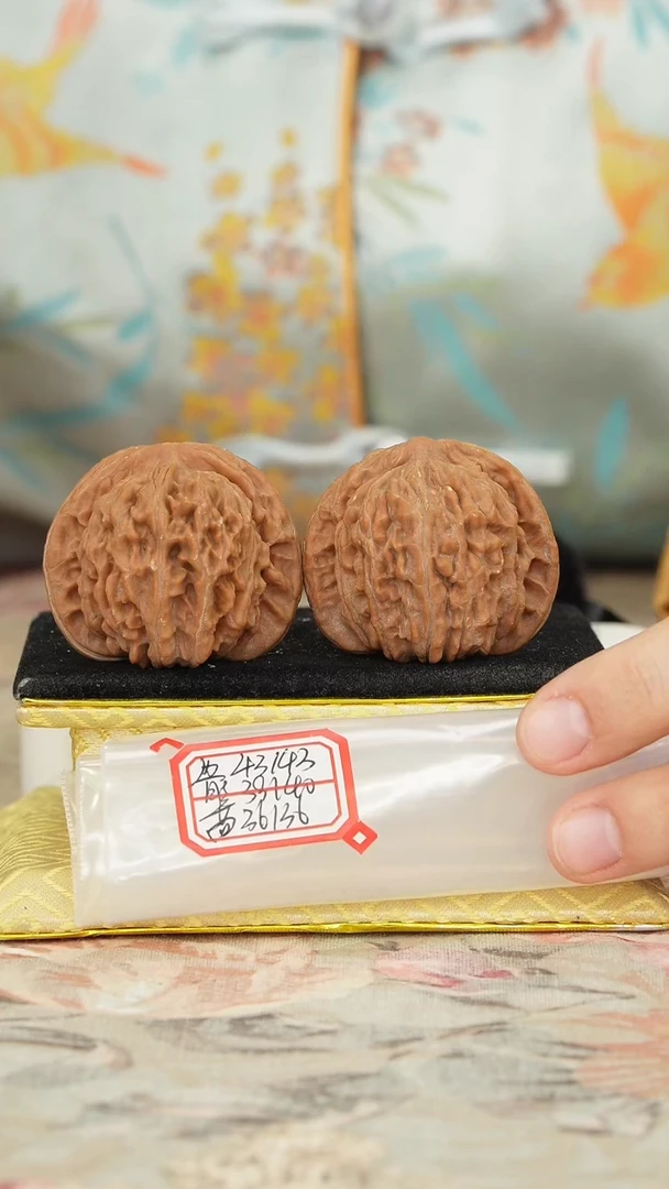 【闪购商品】文玩核桃把件一代楼