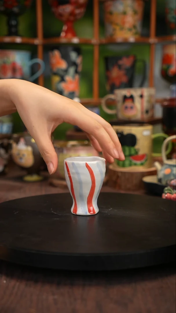 釉下手绘陶瓷杯子