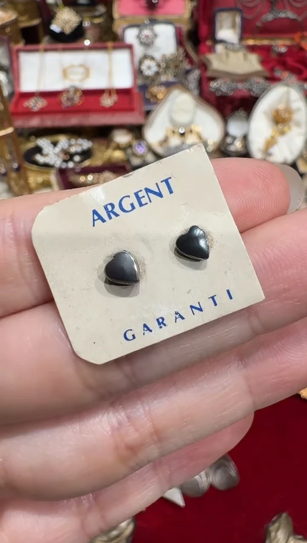 非金属无法国收的 ，小耳钉， 银的 ，原卡