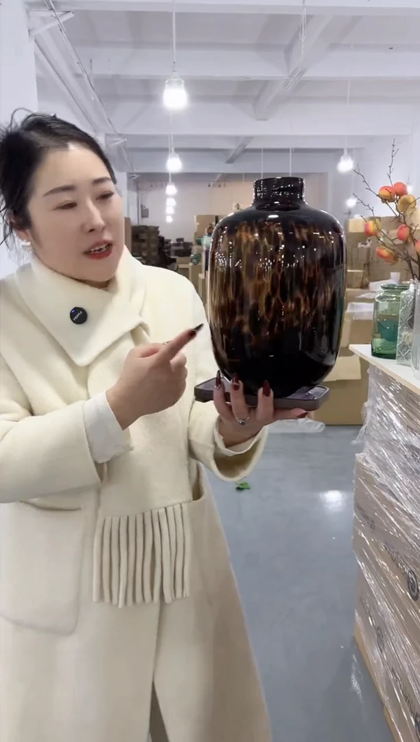 【闪购商品】玻璃唐总花瓶-微瑕-2TOO