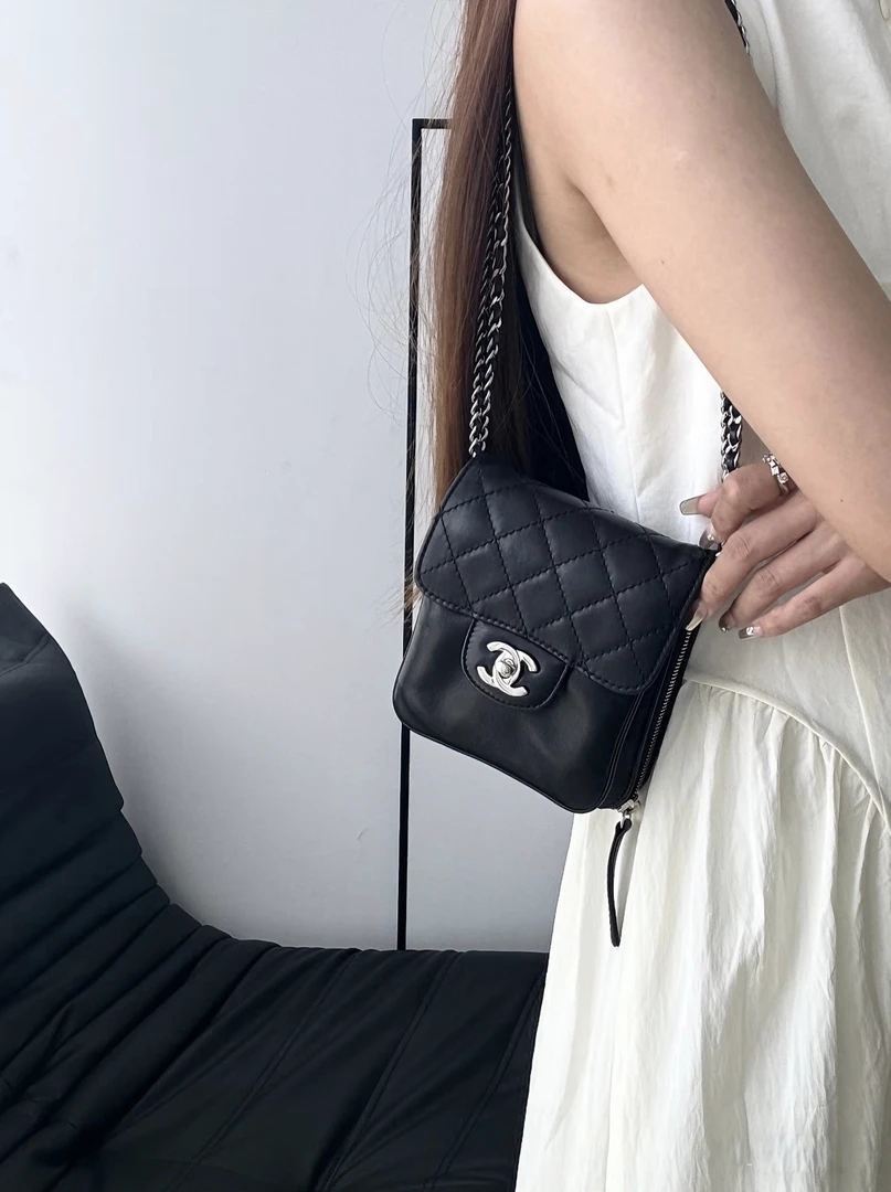 95新 Chanel/香奈儿 黑银mini方胖子信封单肩斜挎包 底长14 16开