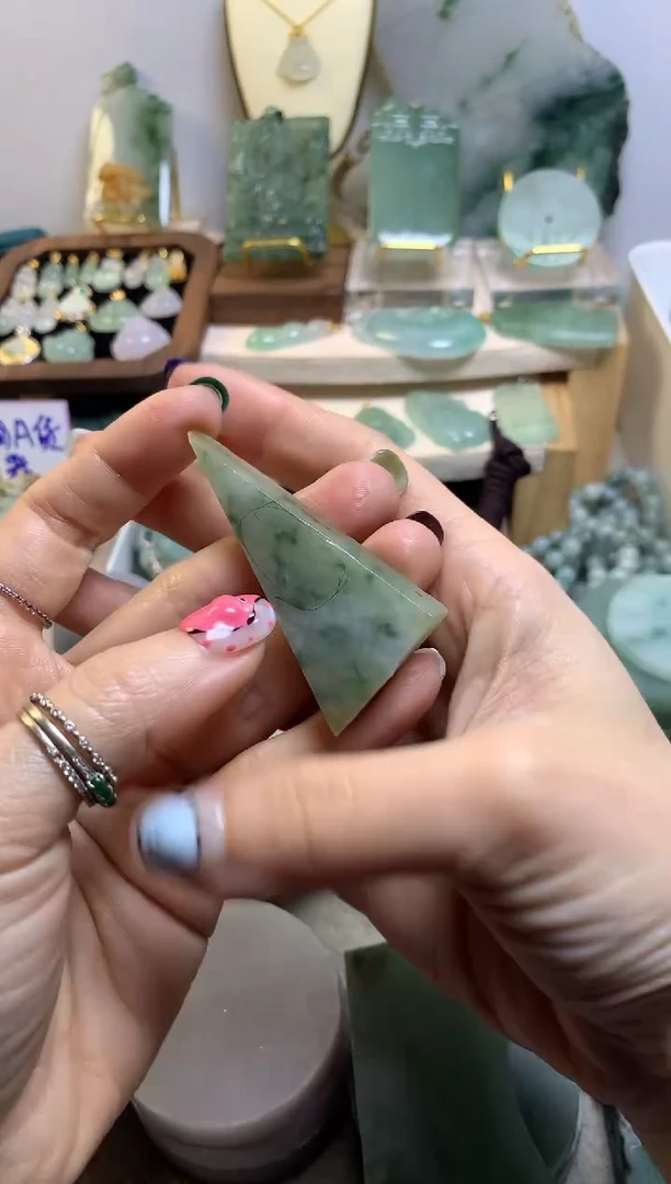 【闪购商品】翡翠挂件未镶嵌缅甸A货翡翠，没有运费险