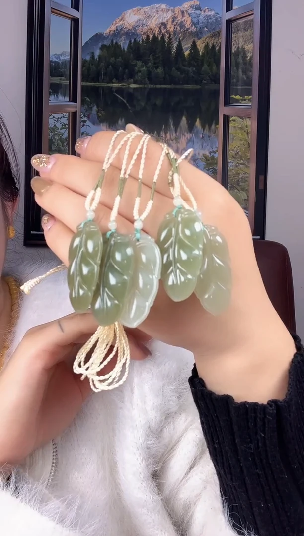 颈饰未镶嵌和田玉叶子吊坠多样性发其一