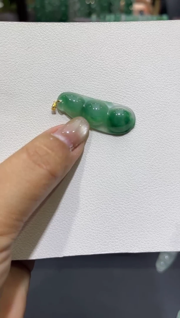 18K金镶嵌豆子石英质玉豆子