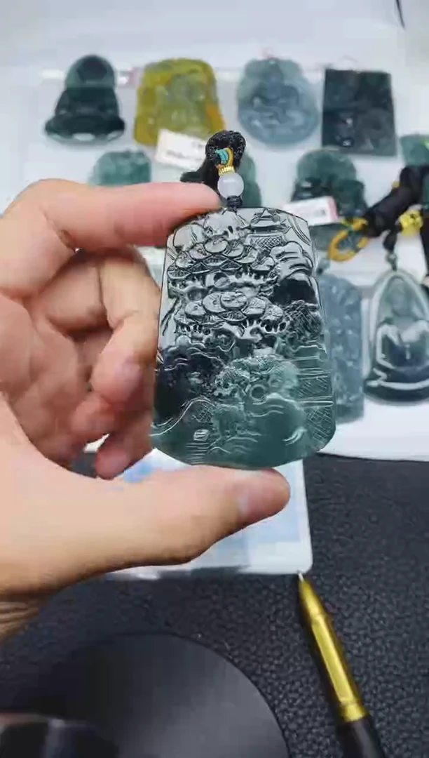 颈饰未镶嵌翡翠