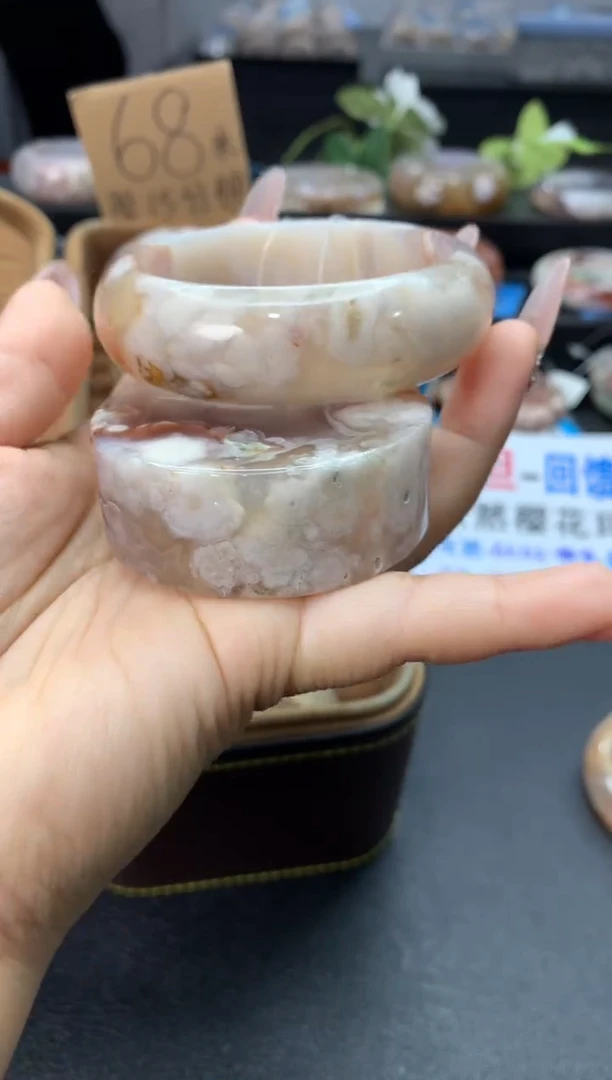 未镶嵌手镯石英质玉（58-59圈口）赠送镯心 无证书